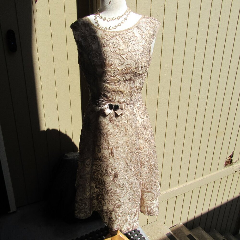 #27  NEW WOMEN'S LACY EVENING / FORMAL / COCKTAIL DRESS  (SIZE 4US / 8UK)